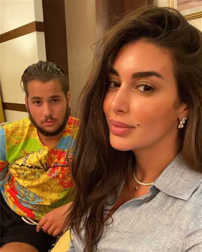 حقيقة تهرب ياسمين صبري من الجمارك.. وصورة لها مع شقيقها، فهل يشبهها؟