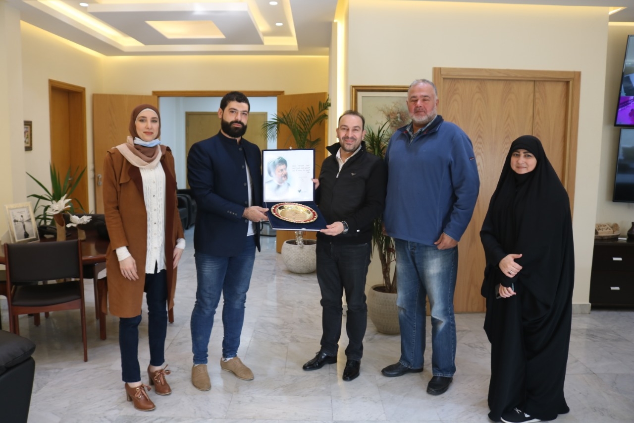 وفد من جمعية الإنماء البلدي الخيريّة يزور معالي وزير الثقافة والزراعة عباس مرتضى