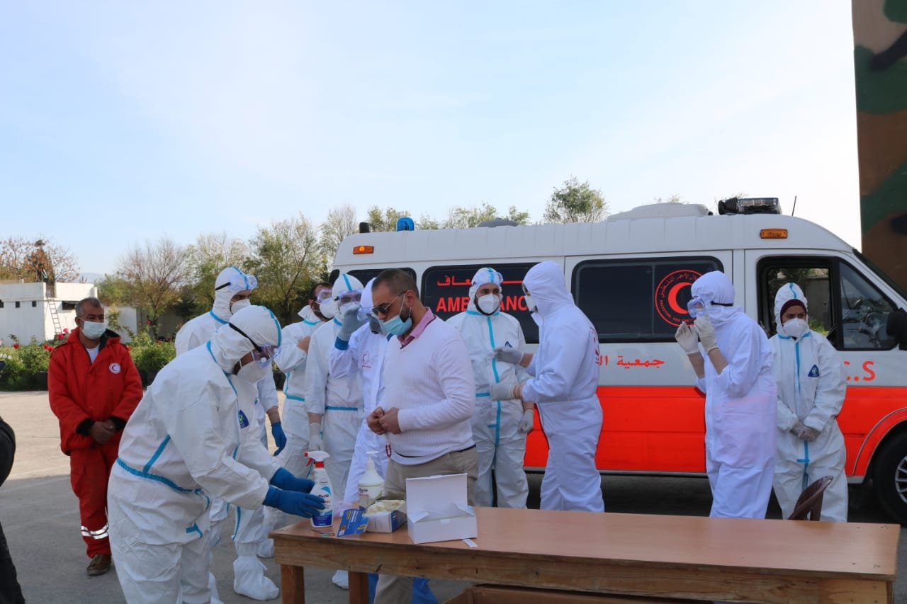 بعد انتشار الوباء وتزايد الإصابات، فريق الكورونا بمستشفى الهمشري يجري فحوصات في مخيمات وتجمعات صور