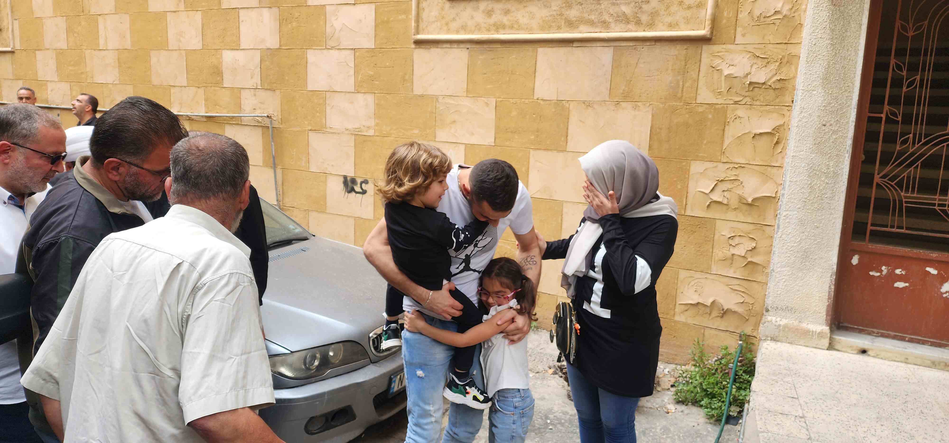 براءة الموقوف حسن عطيّة من تهمة التعامل مع العدو الإسرائيلي، وقد وصل الى منزله للتو في قانا