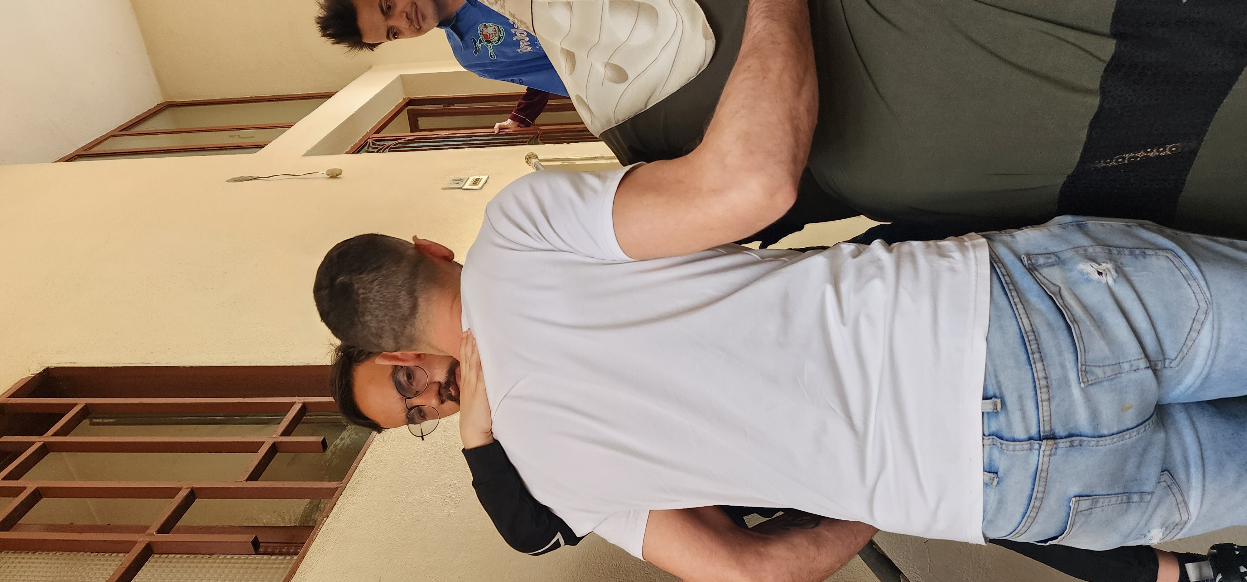 براءة الموقوف حسن عطيّة من تهمة التعامل مع العدو الإسرائيلي، وقد وصل الى منزله للتو في قانا