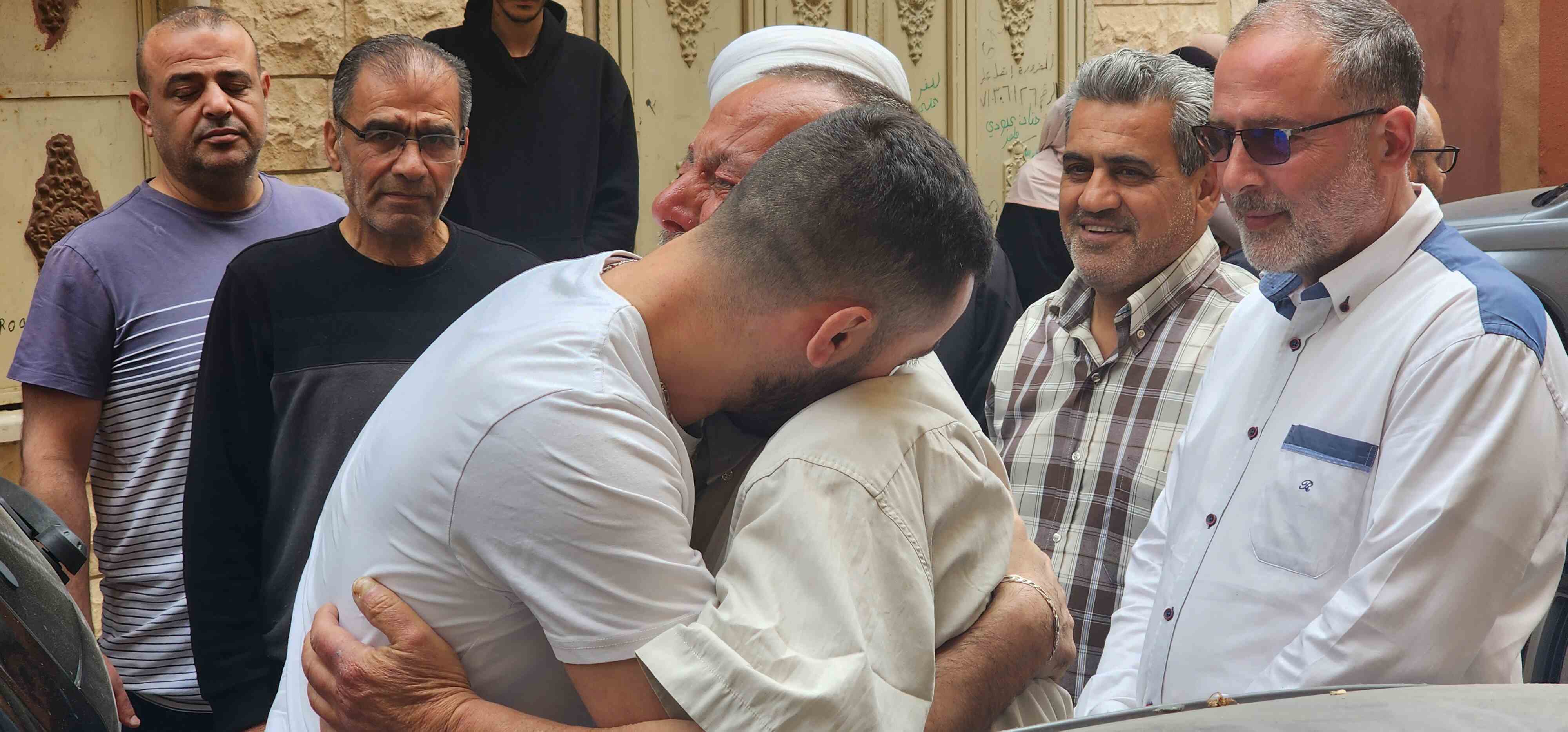 براءة الموقوف حسن عطيّة من تهمة التعامل مع العدو الإسرائيلي، وقد وصل الى منزله للتو في قانا