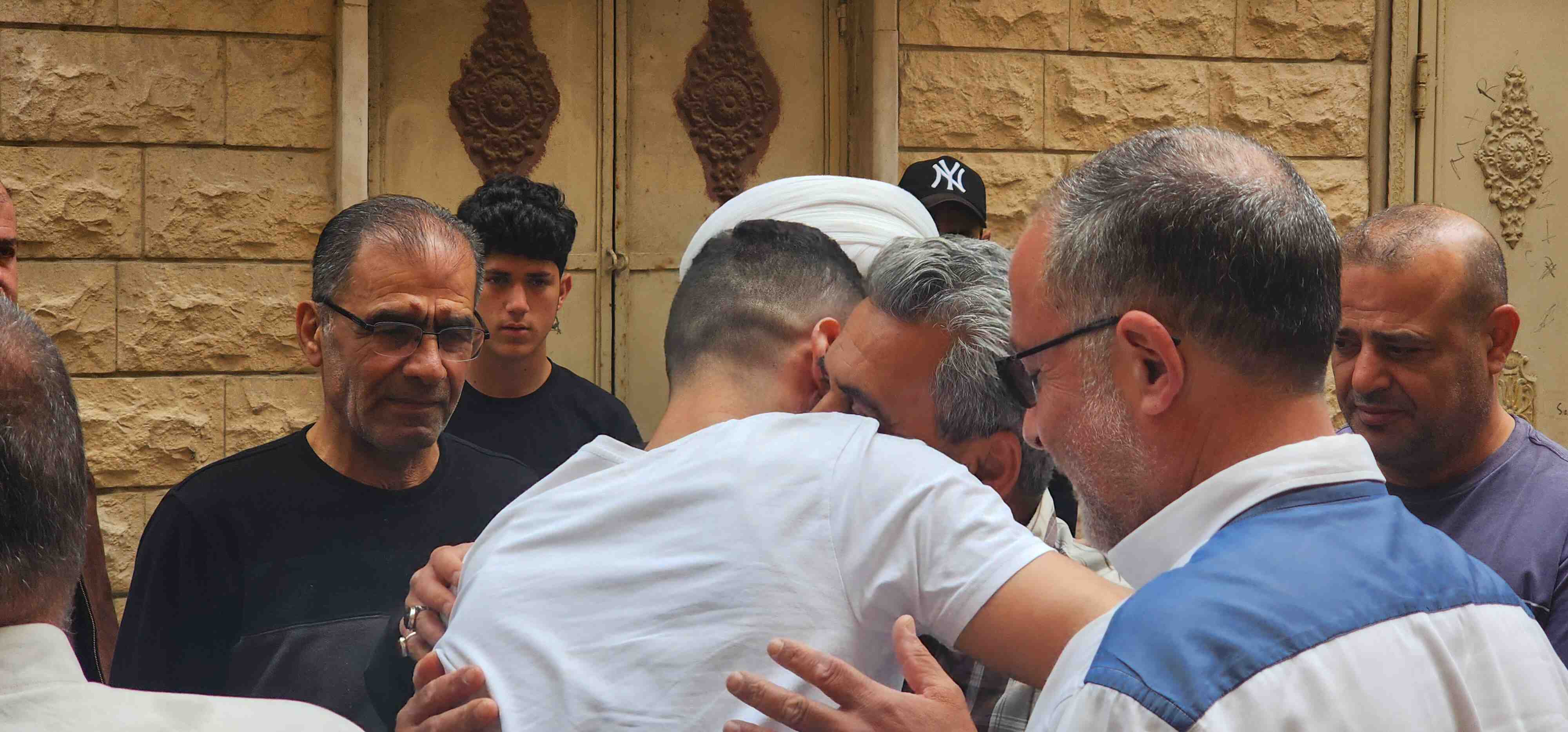 براءة الموقوف حسن عطيّة من تهمة التعامل مع العدو الإسرائيلي، وقد وصل الى منزله للتو في قانا