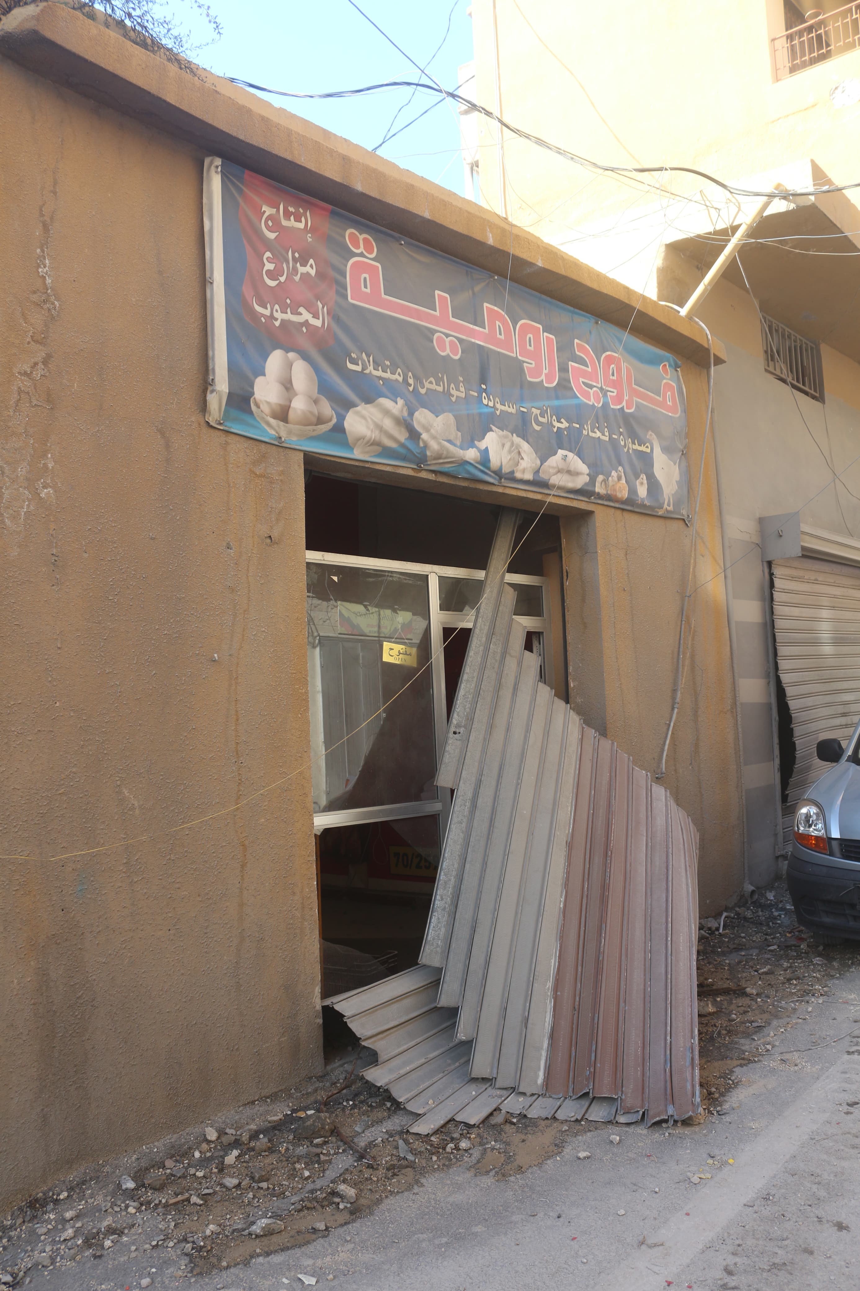 بالصور... العودة لبلدة قانا وسط منازل مهدمة وذكريات تحت الركام