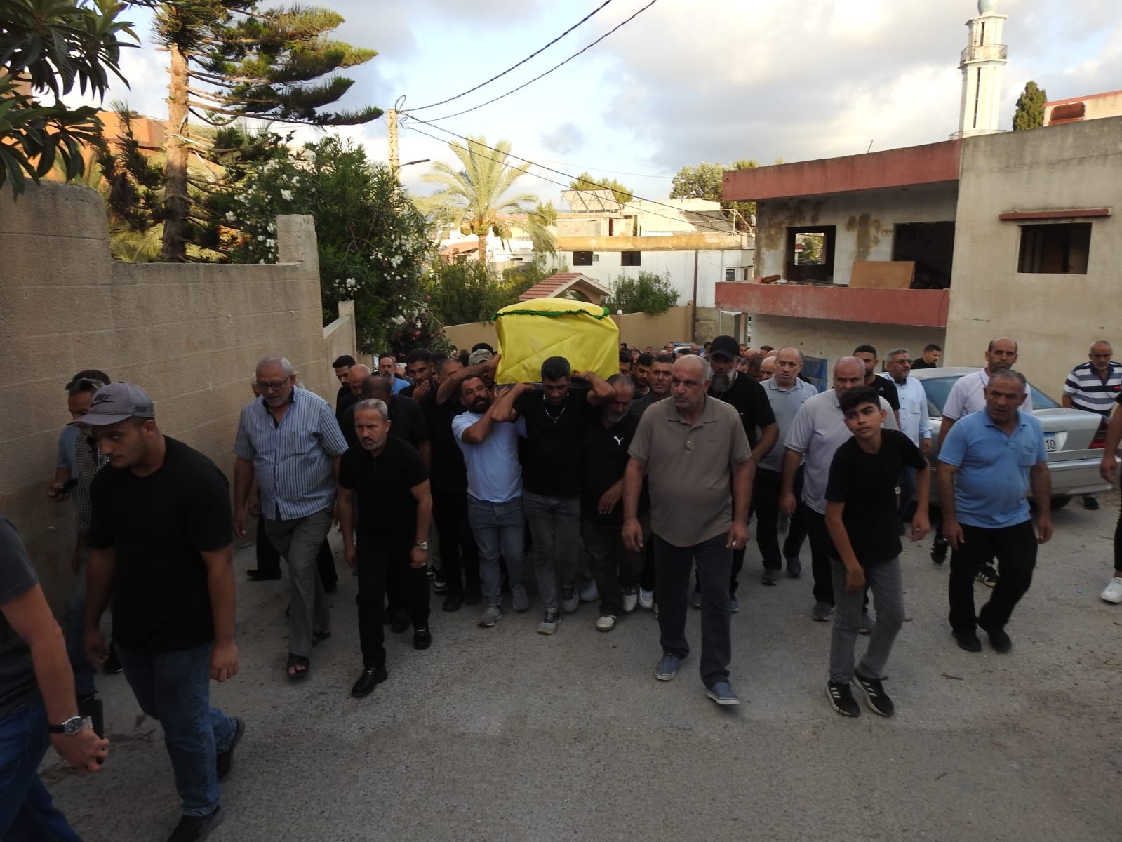 شيعت بلدة قانا فقيد الجهاد والمقاومة الحاج علي محمد حكيم الى مثواه الاخير