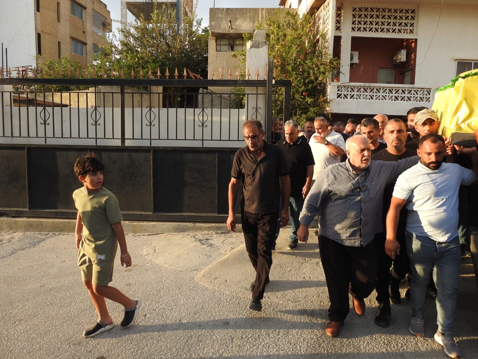 شيعت بلدة قانا فقيد الجهاد والمقاومة الحاج علي محمد حكيم الى مثواه الاخير