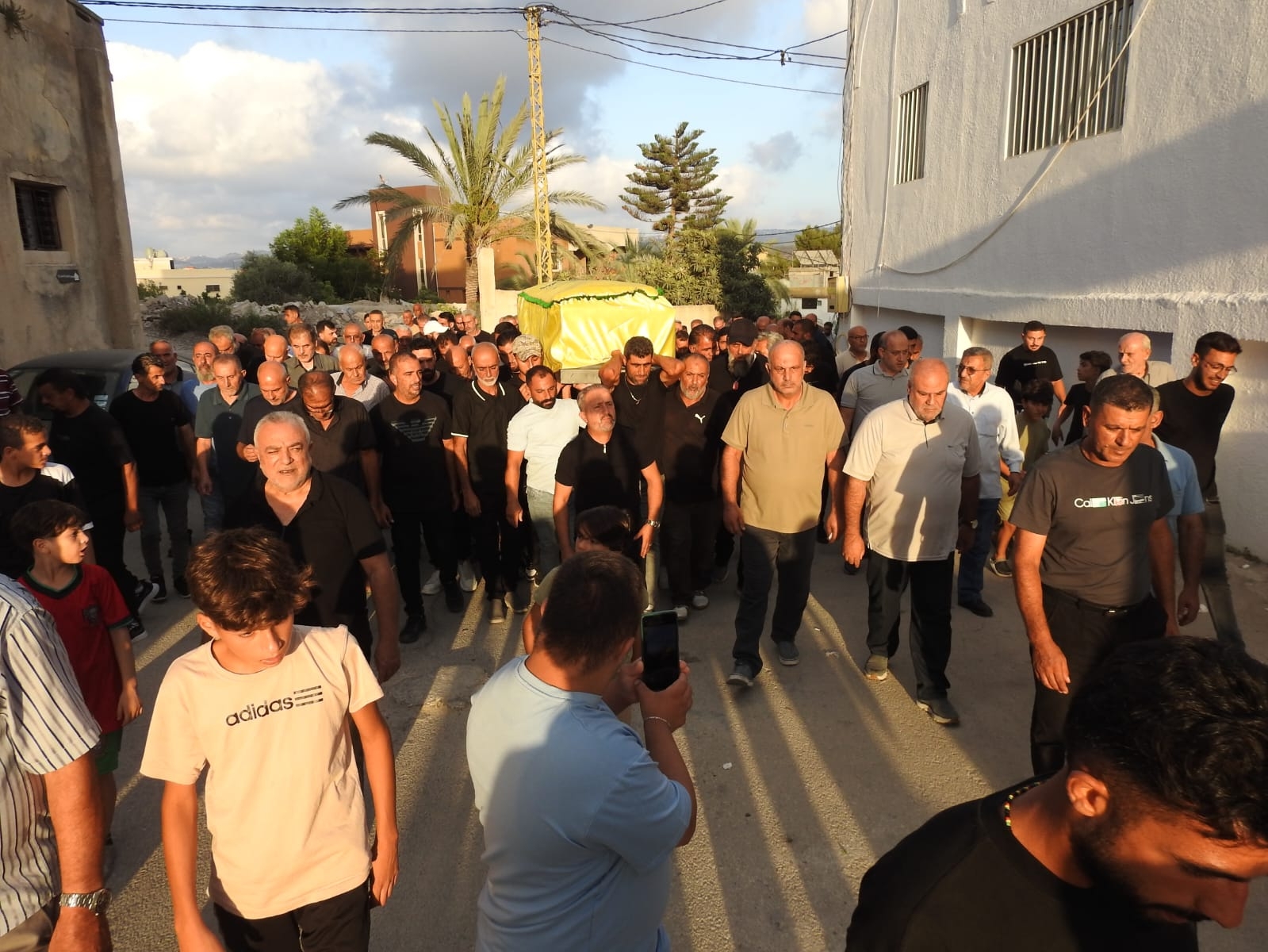 شيعت بلدة قانا فقيد الجهاد والمقاومة الحاج علي محمد حكيم الى مثواه الاخير