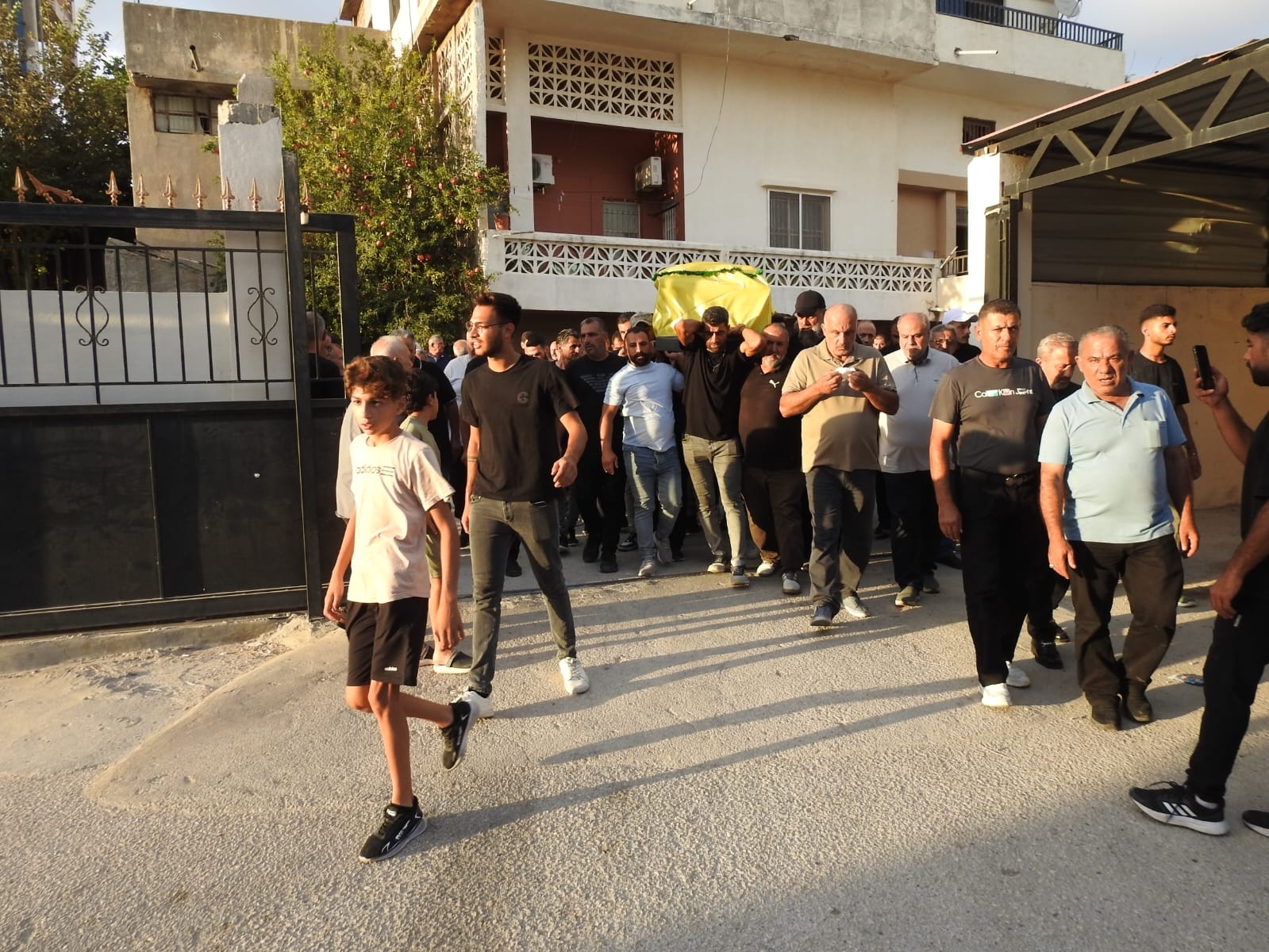 شيعت بلدة قانا فقيد الجهاد والمقاومة الحاج علي محمد حكيم الى مثواه الاخير