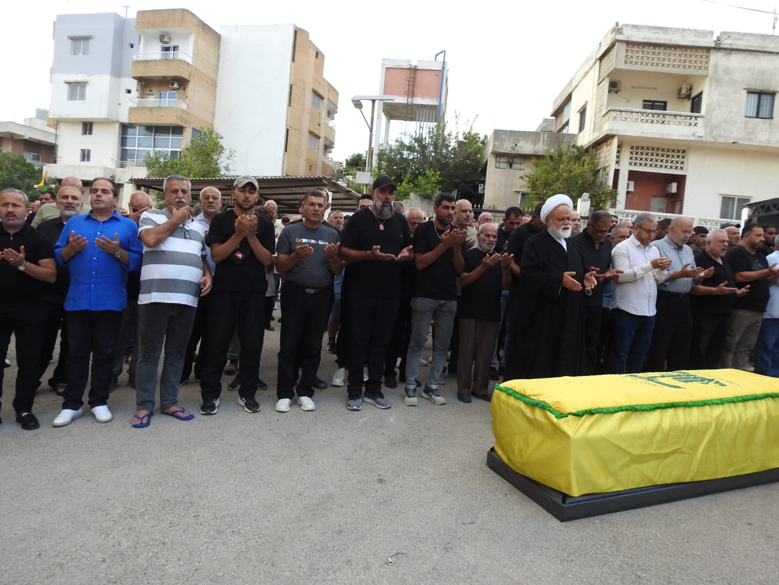 شيعت بلدة قانا فقيد الجهاد والمقاومة الحاج علي محمد حكيم الى مثواه الاخير
