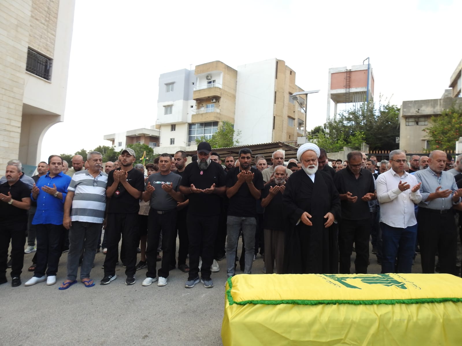 شيعت بلدة قانا فقيد الجهاد والمقاومة الحاج علي محمد حكيم الى مثواه الاخير