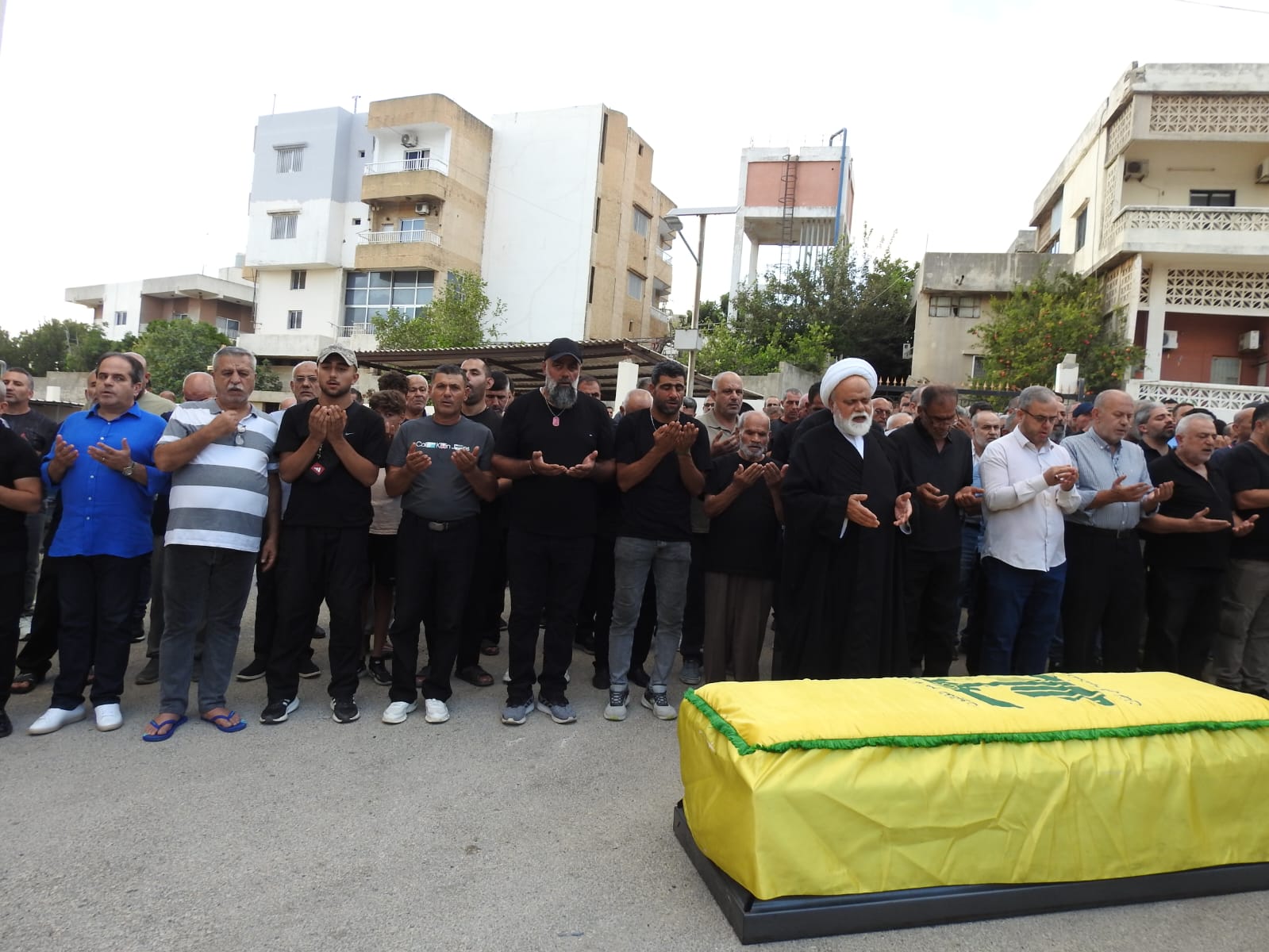 شيعت بلدة قانا فقيد الجهاد والمقاومة الحاج علي محمد حكيم الى مثواه الاخير