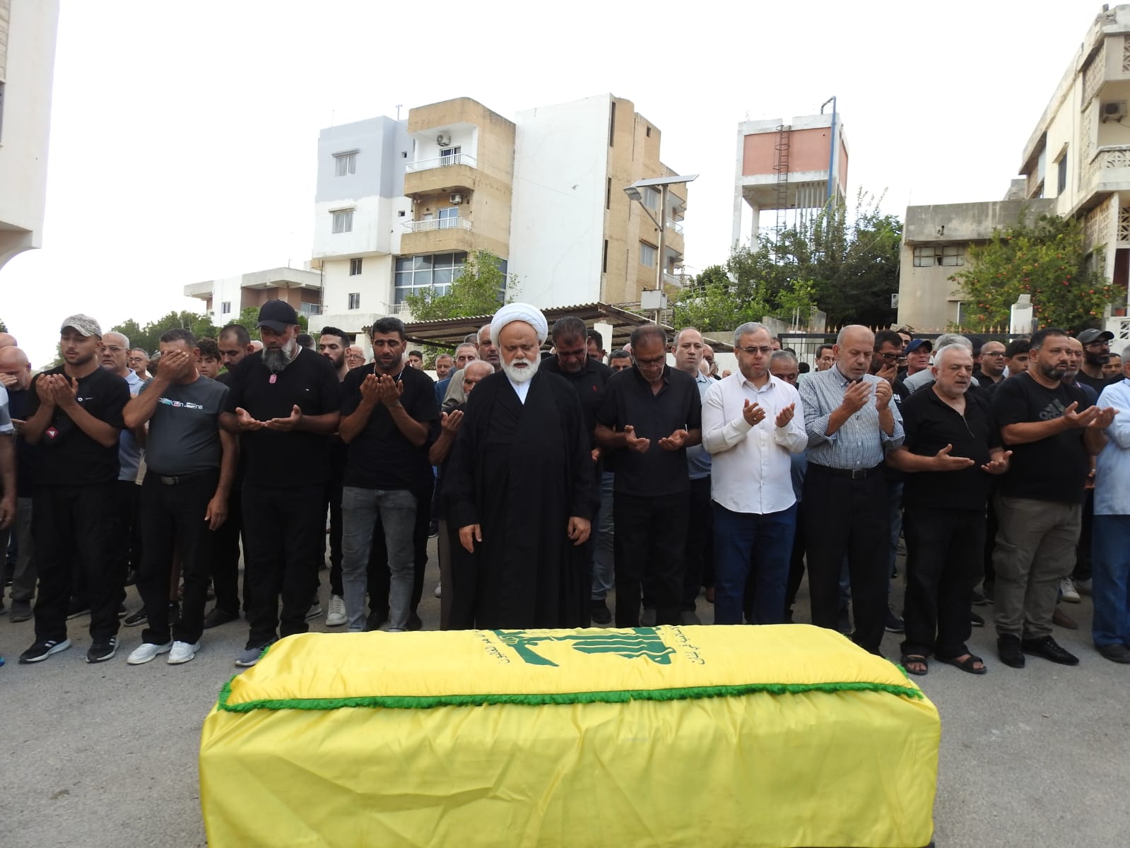 شيعت بلدة قانا فقيد الجهاد والمقاومة الحاج علي محمد حكيم الى مثواه الاخير