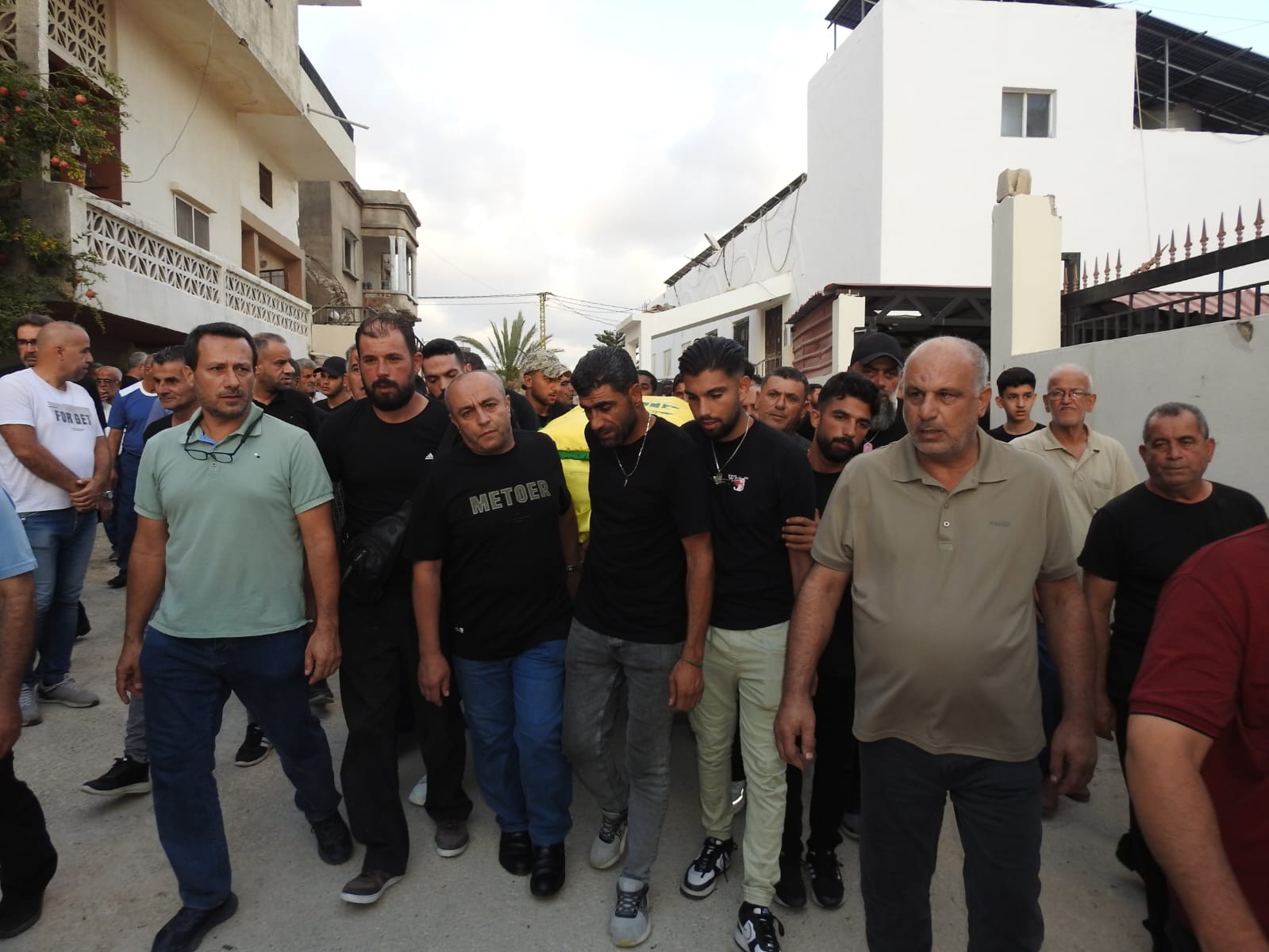 شيعت بلدة قانا فقيد الجهاد والمقاومة الحاج علي محمد حكيم الى مثواه الاخير