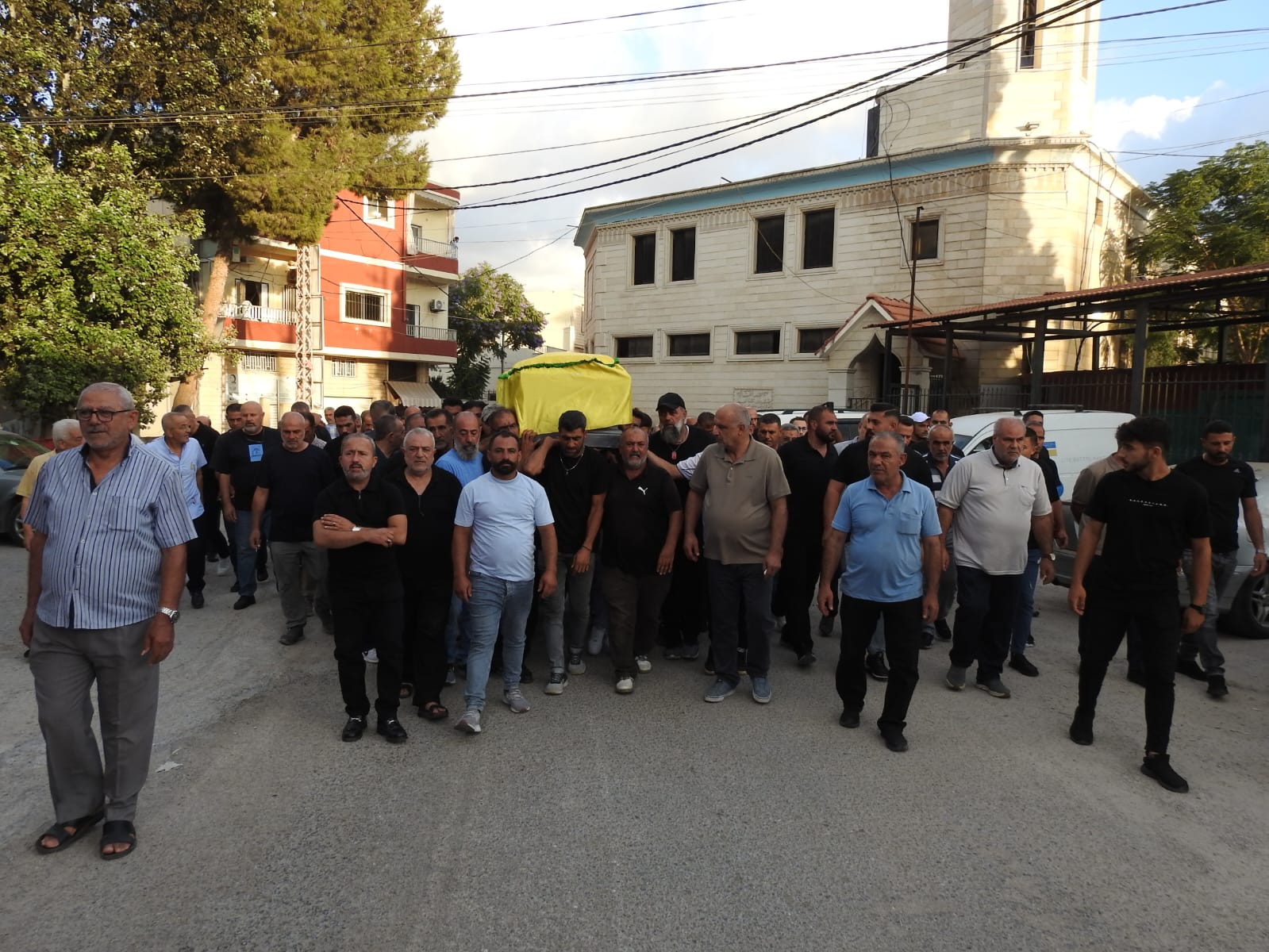 شيعت بلدة قانا فقيد الجهاد والمقاومة الحاج علي محمد حكيم الى مثواه الاخير
