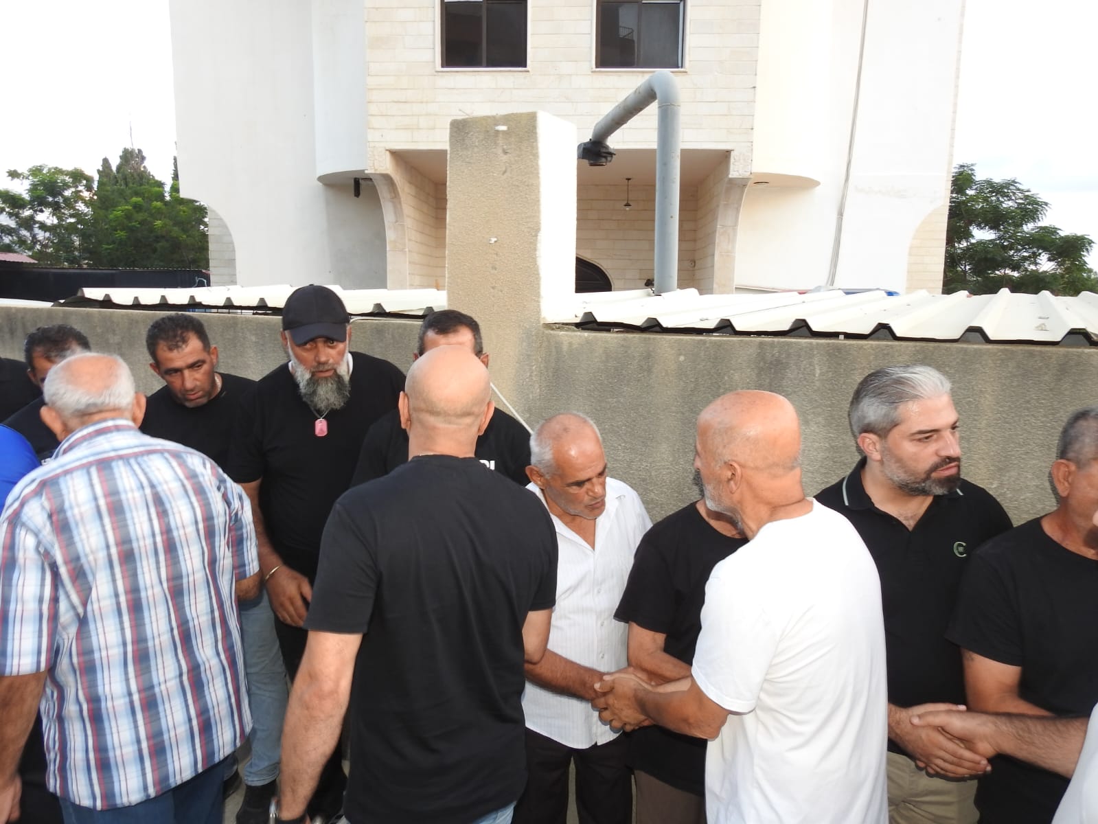 شيعت بلدة قانا فقيد الجهاد والمقاومة الحاج علي محمد حكيم الى مثواه الاخير