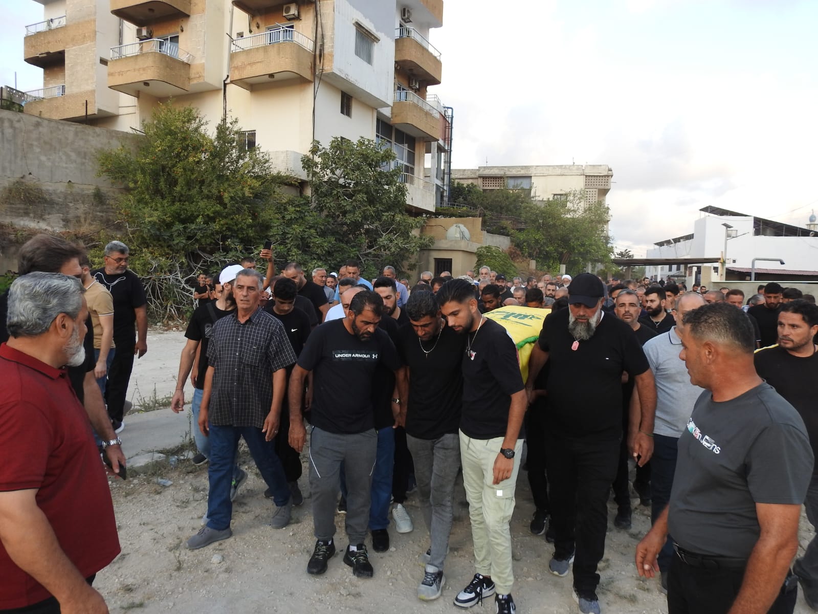 شيعت بلدة قانا فقيد الجهاد والمقاومة الحاج علي محمد حكيم الى مثواه الاخير