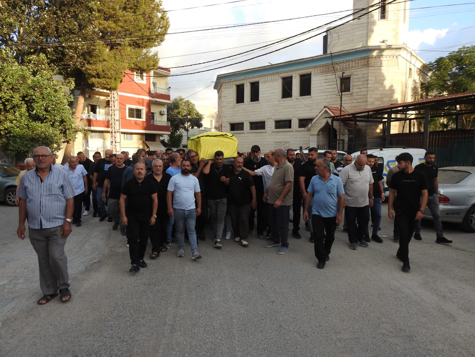 شيعت بلدة قانا فقيد الجهاد والمقاومة الحاج علي محمد حكيم الى مثواه الاخير