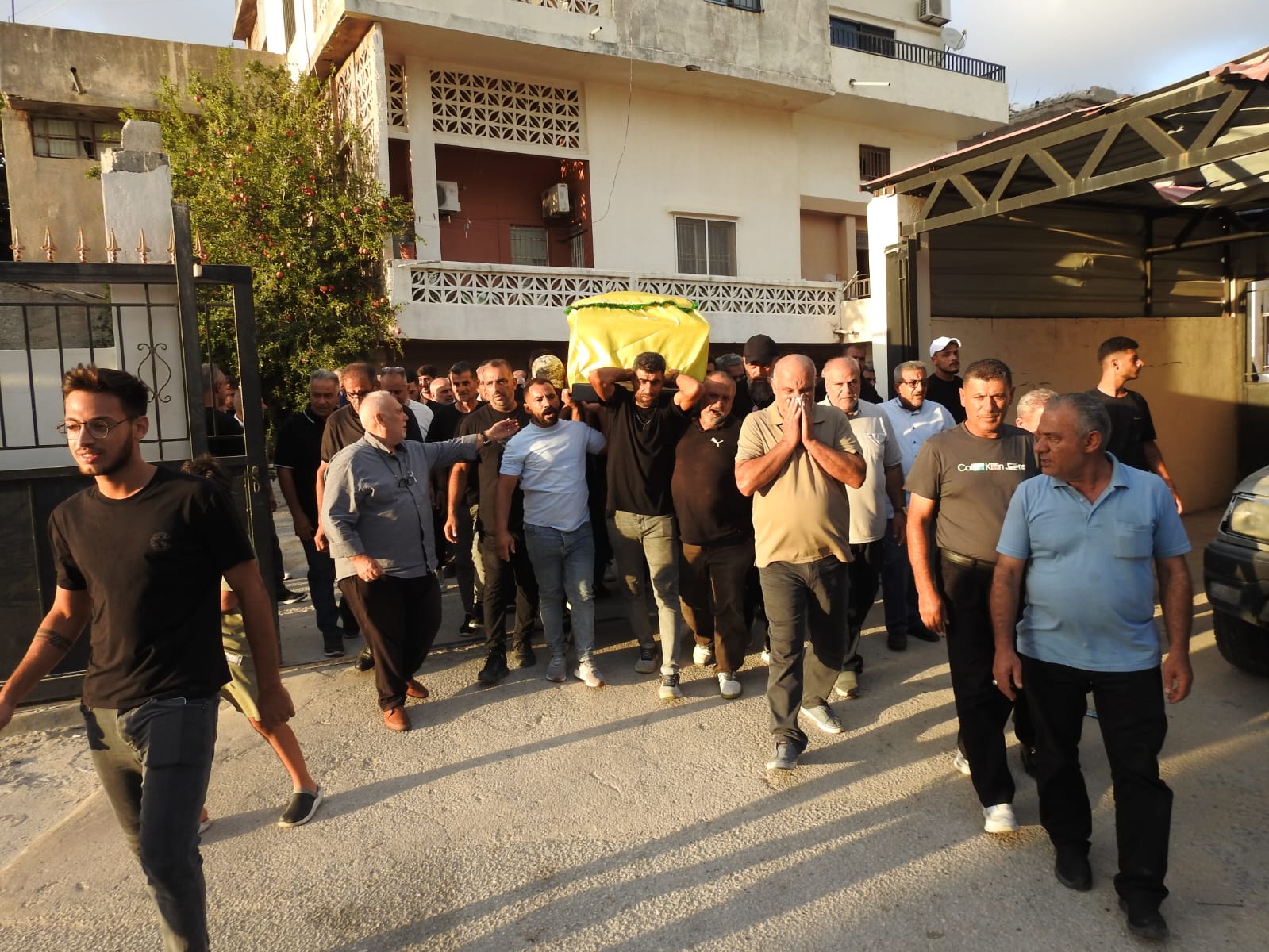 شيعت بلدة قانا فقيد الجهاد والمقاومة الحاج علي محمد حكيم الى مثواه الاخير