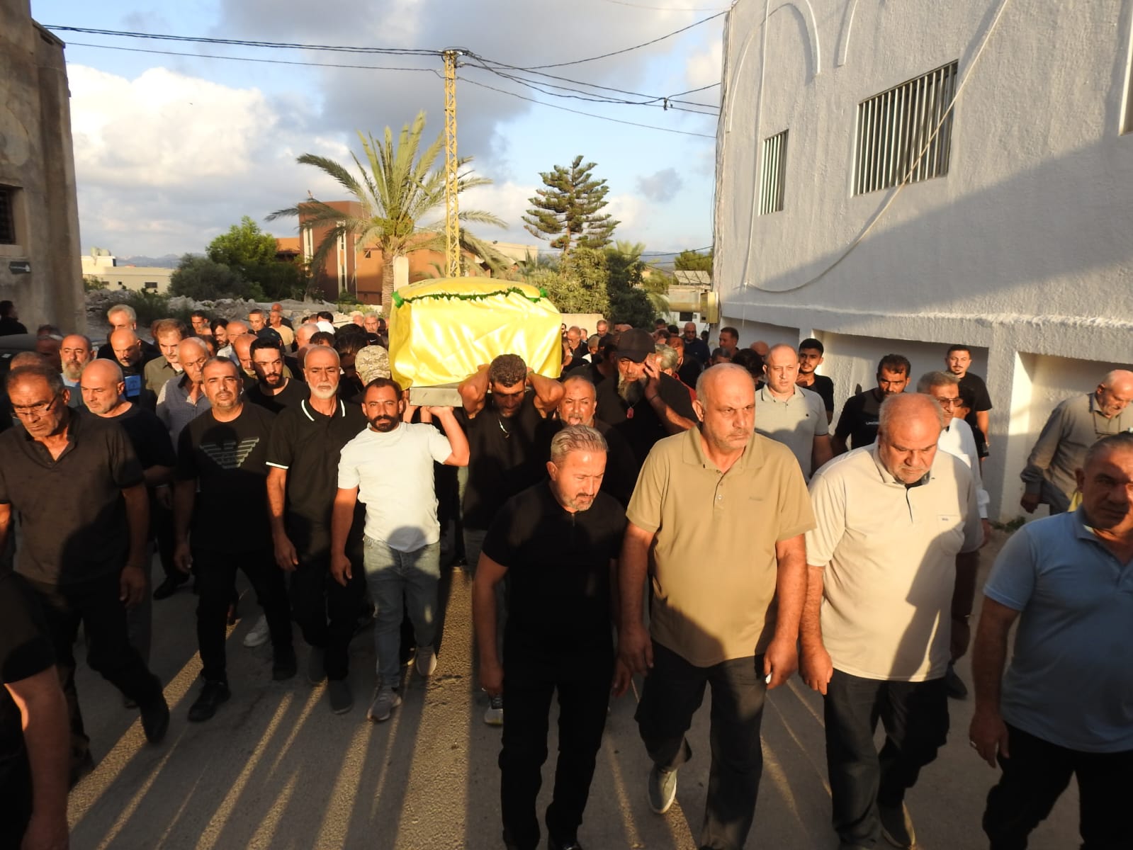 شيعت بلدة قانا فقيد الجهاد والمقاومة الحاج علي محمد حكيم الى مثواه الاخير