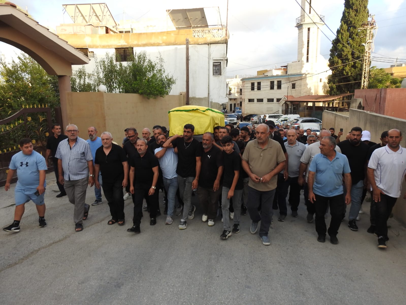 شيعت بلدة قانا فقيد الجهاد والمقاومة الحاج علي محمد حكيم الى مثواه الاخير